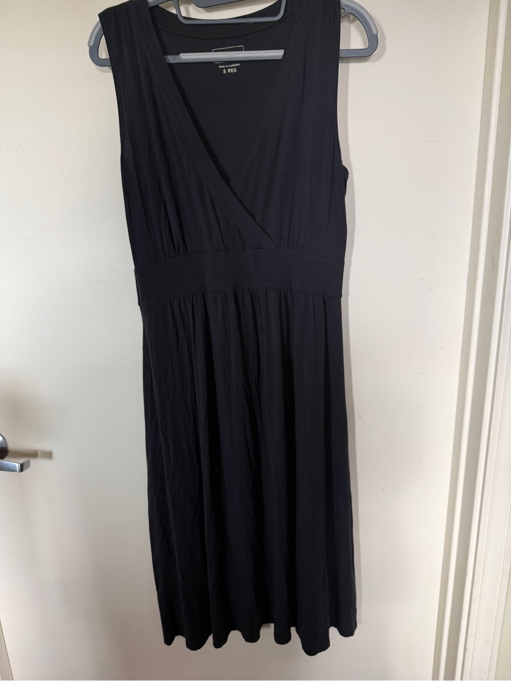 L.L. Bean Black Sleeveless V-Neck Midi Dress